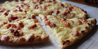 Сырный пирог с ветчиной, луком-пореем и яблоками: рецепт вкусного пирога
