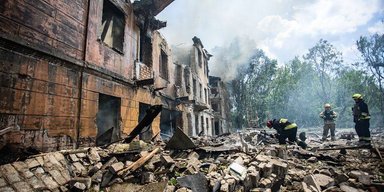 Дніпро, Маріуполь — і всюди: міфи про "військові цілі" РФ і реальні удари по мирних об'єктах