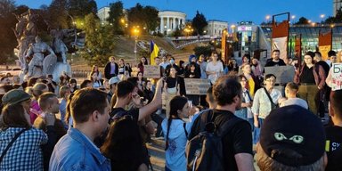 Кримінальні справи військовим за СЗЧ: у Києві на Майдані протестують проти рішень Ради (відео)