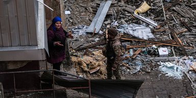 "Ситуація дуже критична": під час штурмів РФ Селидове обороняли 60 бійців, — CNN
