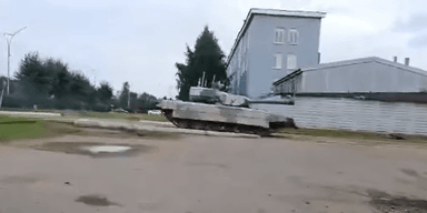 На базі танка Т-72: у Росії вперше був помічений роботизований штурмовий комплекс "Штурм" (фото, відео)