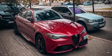 У Києві засвітився італійський конкурент BMW M3 із двигуном Ferrari (фото)