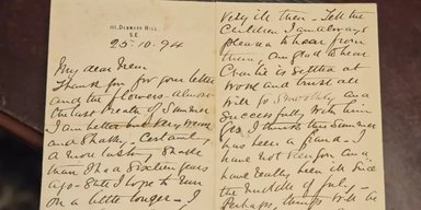 Письмо 130-летней давности, спрятанное в Библии, воссоединилось с потомками (фото)