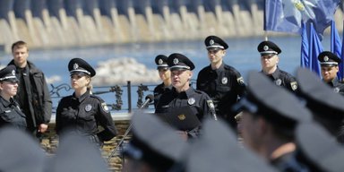 Втянуть животы. Почему Нацполиции не хватает новобранцев