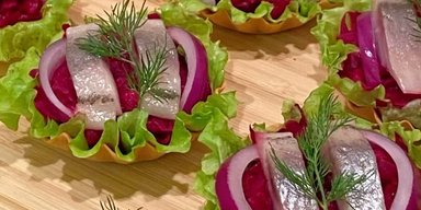 Святкова закуска з оселедцем: легкий і швидкий рецепт