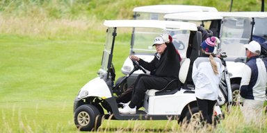 Горсть риса и долларов: Трамп выгоняет фермеров ради нового поля для гольфа