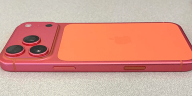 С iPhone 17 опять проблемы: люди говорят, что дорогущий телефон "линяет" (фото)