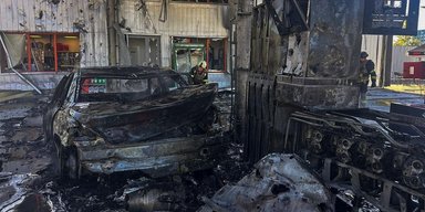 Россияне нанесли удар по АЗС в Киеве, когда там находились люди: вспыхнул пожар, есть раненые (видео)