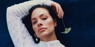 Ешлі Грем стала героїнею вересневого випуску Vogue