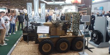Украинский "Равлик" в Париже: создатели объяснили, чем он лучше иностранных роботов (фото)