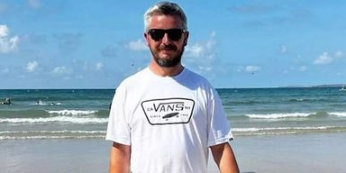 "Найбіліші ноги на пляжі": чоловік через невдалу засмагу став зіркою мережі (фото)
