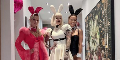50-річна Кейт Бекінсейл приміряла стріпи та костюм кролика Playboy (фото)