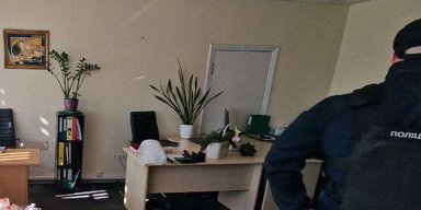 Стрельба в Киеве: мужчина несколько раз попал в женщину в офисе, а затем прыгнул с моста
