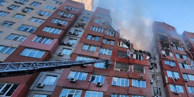 Удар ракетою по багатоповерхівці в Дніпрі: головні деталі нового злочину ЗС РФ (фото, відео)