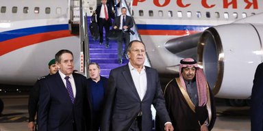 "Трамп чудово вирішує проблеми": у РФ розповіли про перші результати зустрічі в Ер-Ріяді, — CNN