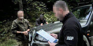 На Буковині правоохоронець особисто переводив ухилянтів через кордон до Румунії (фото)