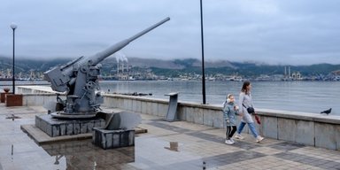 В Новороссийске слышны взрывы и стрельба: местные жители увидели пожар (видео)