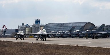 Греция будет тренировать украинских пилотов на истребителях F-16, — Зеленский (видео)