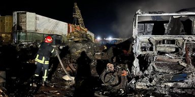 ВС РФ запустили баллистику и 126 БПЛА: в Одессе погибли люди, сгорели грузовые авто (фото)