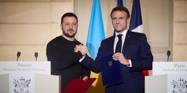 Зеленський прибув на саміт у Парижі й анонсував гарантії безпеки для України: деталі
