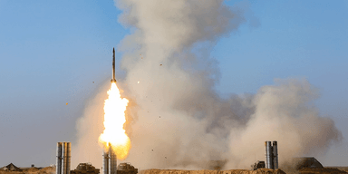 В РФ заявили о разработке ракеты для ЗРК С-400 класса "земля-земля": что известно
