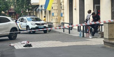Ранили в затылок: в центре Одессы произошла стрельба, объявлен план "Перехват" (фото)