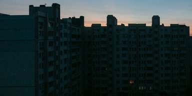 "Становится все сложнее": в Yasno объяснили, почему украинцы проводят все больше часов без света