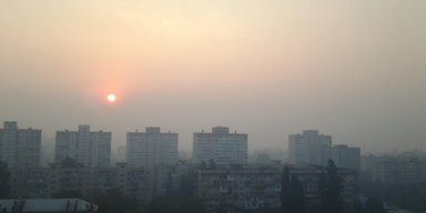 Закройте окна и отмените пробежки. Как врачи и МЧС советуют спасаться от смога в Киеве
