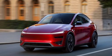До сотни — за 3,5 с: представлен новый спортивный электрокроссовер Tesla (фото)