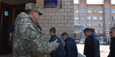 ТЦК погрожують мерам міст від імені Зеленського, — політолог про мобілізацію до ЗСУ (відео)