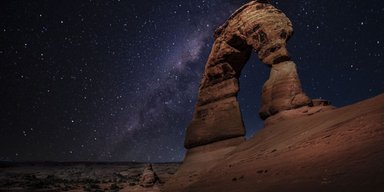 Угольная бесконечность. Ученые рассказали, почему космос черный