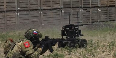 Готуються до "війни роботів": ЗС РФ тестують дрони з кулеметами під Запоріжжям (відео)
