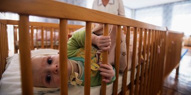В Україні підвищують розмір соцдопомоги для прийомних сімей: деталі