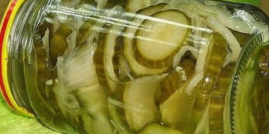 "Зимовий король": як приготувати на зиму дуже смачний салат з огірків