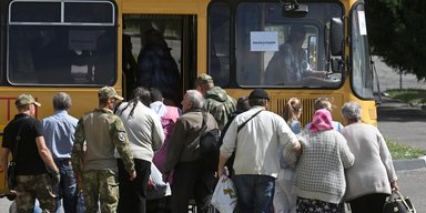 Десятки людей уже поселились: РФ эвакуирует жителей Курской области в Крым, — Суспільне