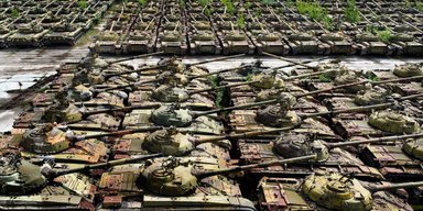 Запаси бронетехніки РФ: чи є у росіян танки та БМП для осіннього наступу, — офіцер (відео)