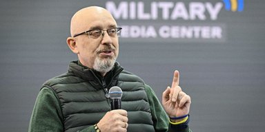 Кража миллионов на продуктах для ВСУ: в НАБУ рассказали, подозревают ли экс-министра Резникова