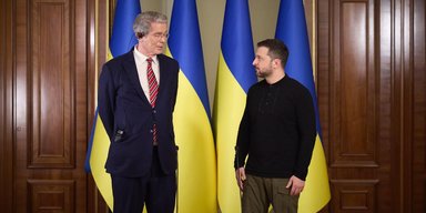 Трампа розізлила відмова: США готують "покращену" угоду про доступ до ресурсів України, — Axios