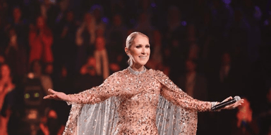 Тяжелобольная Селин Дион в облегающем платье выступила на показе Elie Saab (фото)