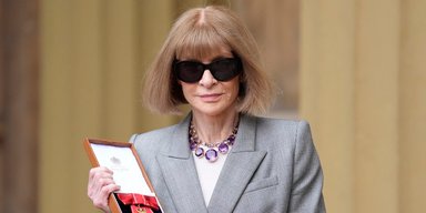 Главный редактор Vogue на аудиенции у короля Чарльза III впервые сняла очки (фото)