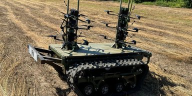 Може одночасно запускати кілька FPV-дронів: в Україні створили наземного робота-матку (фото)