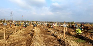 Стук у двері. Як повідомляти про загибель військових і чому важливо доглядати їхні могили