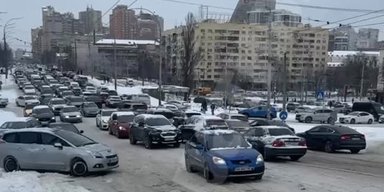 Транспортный коллапс в Киеве: из-за непогоды столица стала в пробках (видео)