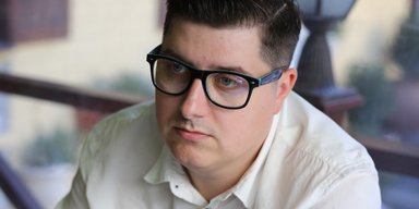 У меня нет цели стать паразитом и присосаться к театру, — режиссер Стас Жирков