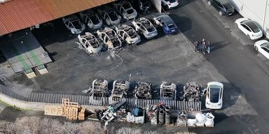 В Риме сгорели 17 автомобилей Tesla: полиция не исключает поджог в знак протеста против Маска