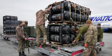 Украина потеряла почти $800 млн из-за коррупции и неудачных сделок по поставкам оружия, – FT