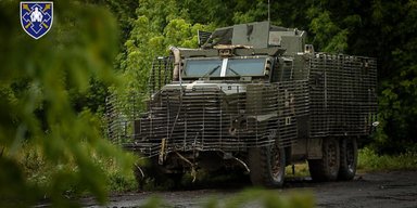 Mastiff, Husky, Oshkosh: как ВСУ ремонтируют британские броневики на передовой (фото)