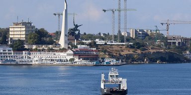 Окупанти бояться перекидати катери морем та транспортують вглиб Криму, – підпілля (фото)