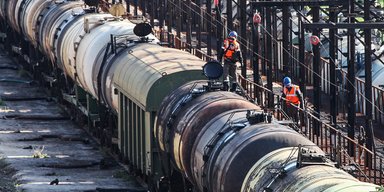 Усім потрібен бензин: як і звідки до України їде паливо у воєнний час