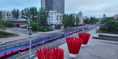 "Іржава вода тричі на тиждень": як живуть у Донецьку після 11 років окупації